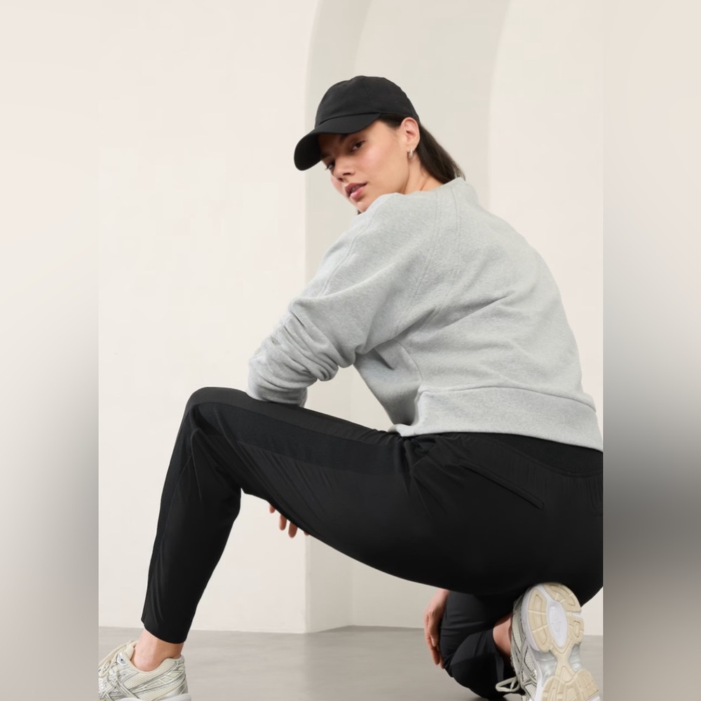 BROOKLYN MID RISE ANKLE PANT
Wrinkle-resistant, stretch fabric in a tailored fit - Picture 5 of 9